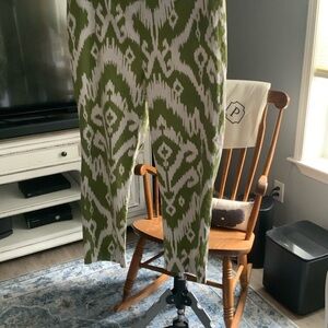 Chico's Green and White Ikat Cropped Pants
